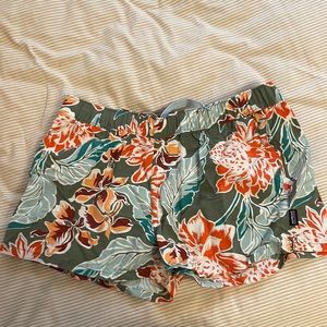 Patagonia barely baggies size M green Hawaiian floral tropical